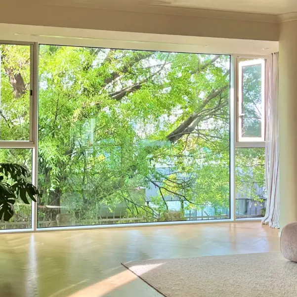 Aliuminio lydinio langai nuo grindų iki lubų