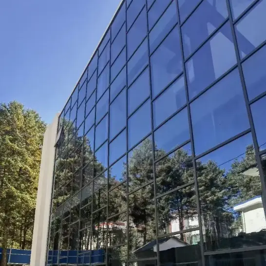 Įrėmintos užuolaidų sienos