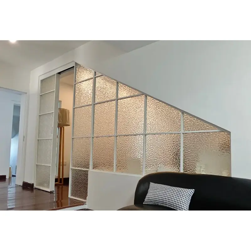 Netaisyklingos formos stiklas