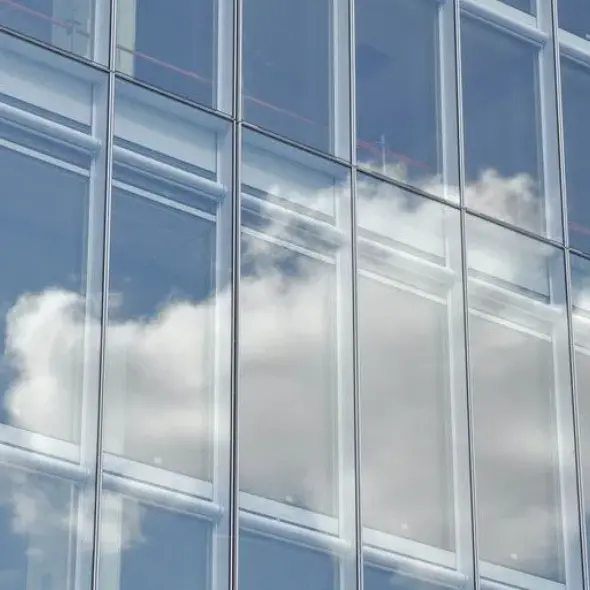 UV spinduliams atsparus stiklas durims ir langams